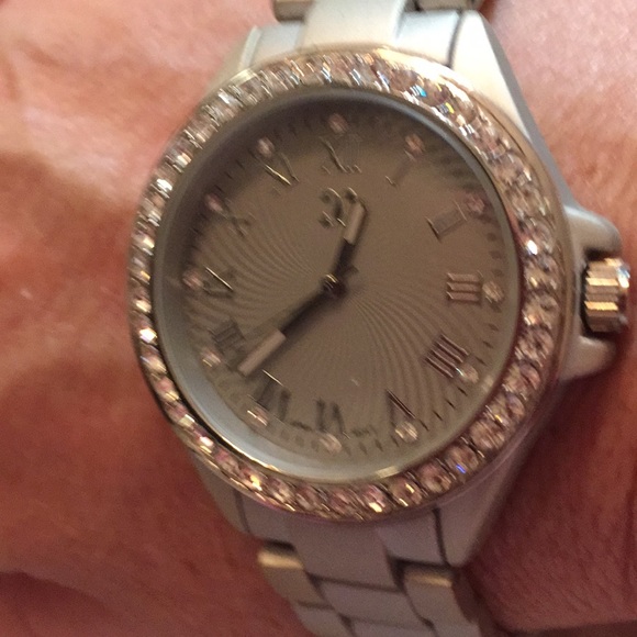Beautiful silver and gray watch Diamond Stimulants